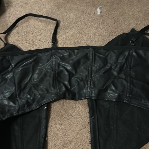 black pleather corset with spaghetti straps - Picture 4 of 4